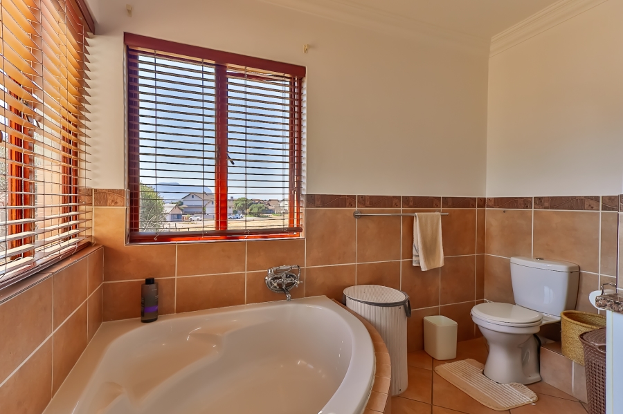 3 Bedroom Property for Sale in The Coves North West